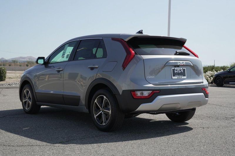New 2026 Kia Niro EXImage 5