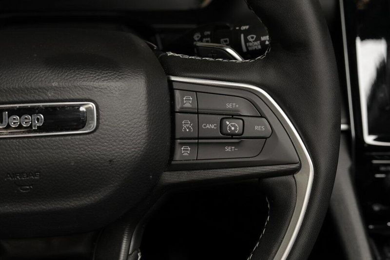 2025 Jeep Grand Cherokee LaredoImage 13