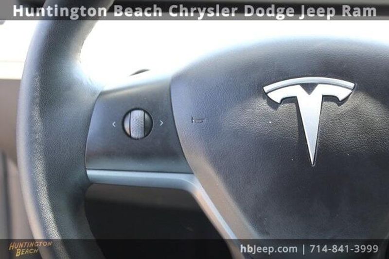2021 Tesla Model Y Long RangeImage 15