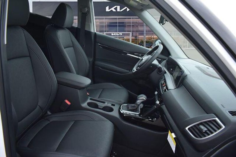 New 2026 Kia Seltos SXImage 13