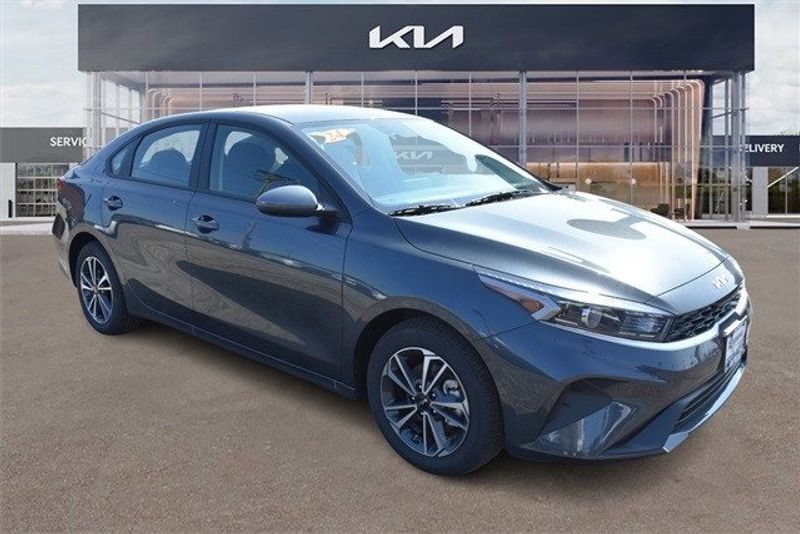 2024 Kia Forte LXSImage 11