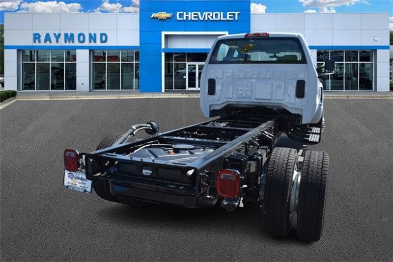 2024 Chevrolet Silverado 6500HD 1WTImage 3