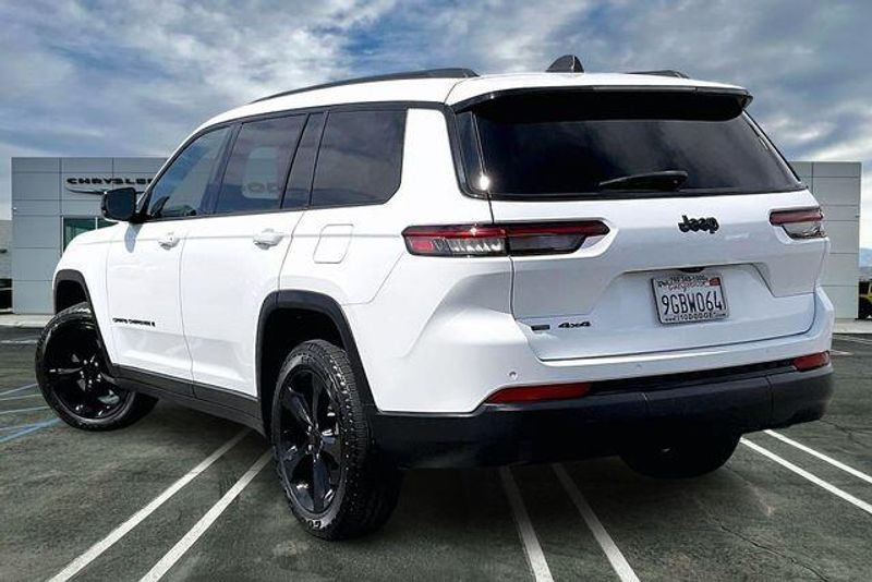 Used 2023 Jeep Grand Cherokee L AltitudeImage 10