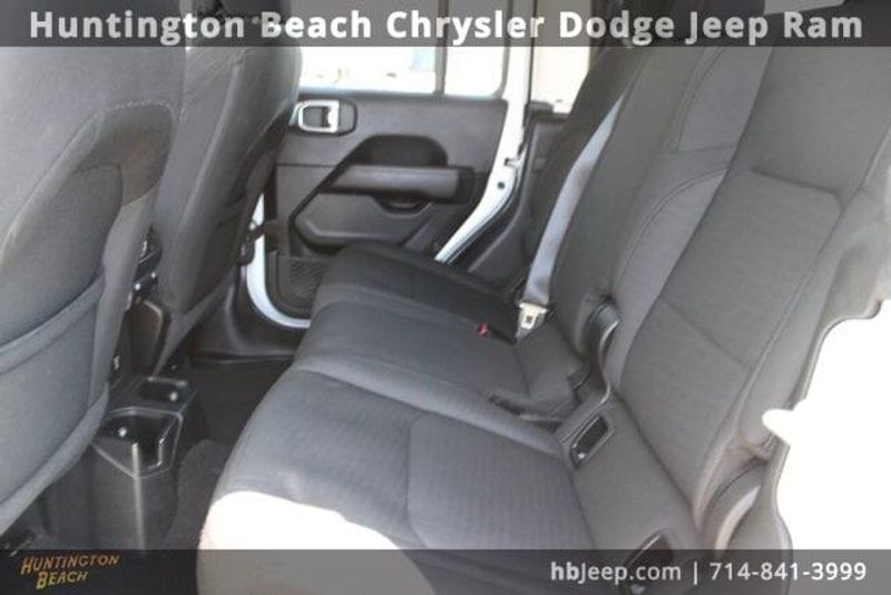 2022 Jeep Gladiator OverlandImage 48