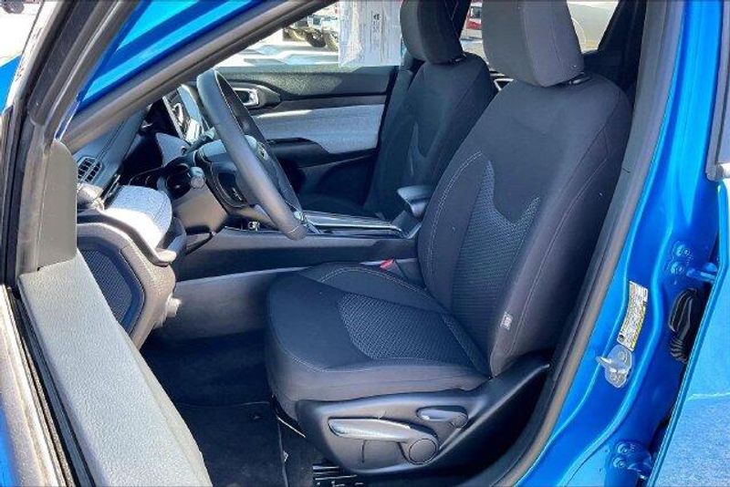 Used 2025 Jeep Compass SportImage 24
