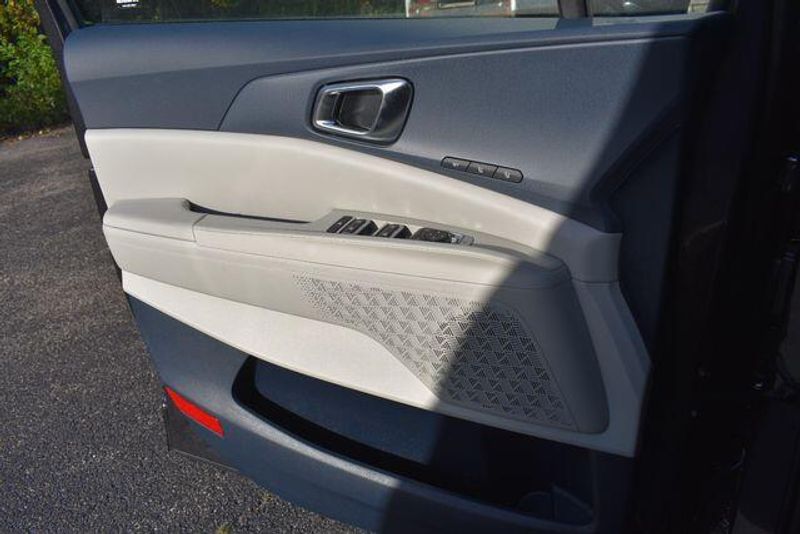 New 2026 Kia Carnival Hybrid EXImage 35