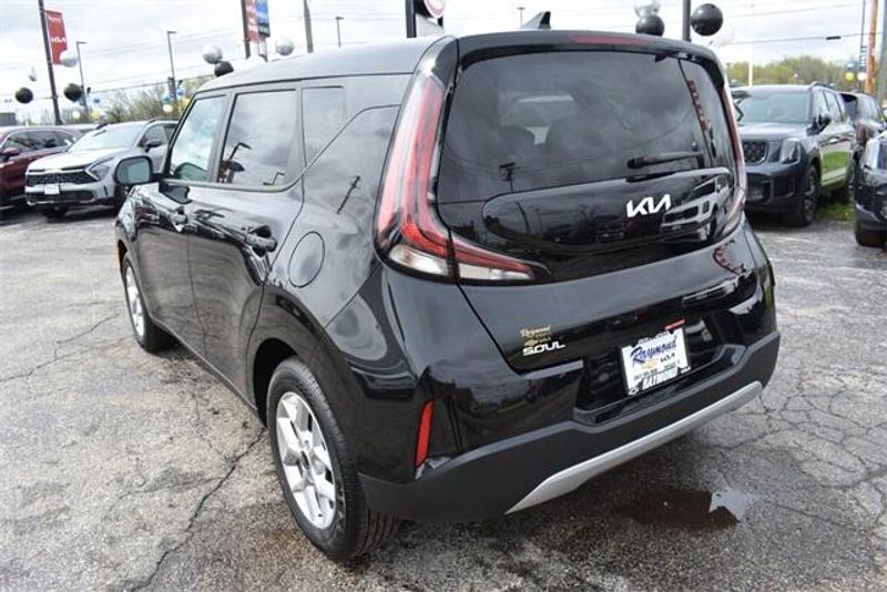 2024 Kia Soul LXImage 6