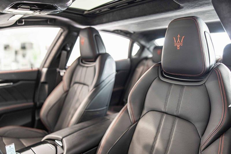 2023 Maserati Quattroporte Modena Q4 photo 16