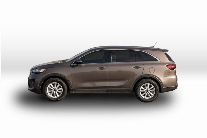 2020 Kia Sorento LXImage 2
