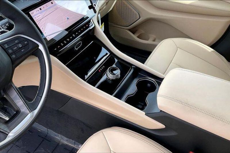 New 2026 Jeep Grand Cherokee Limited 4x2Image 7