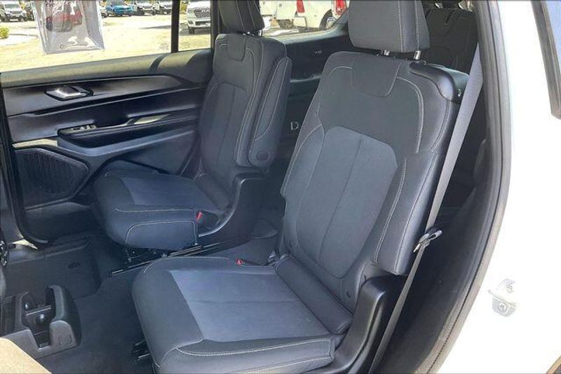 Used 2025 Jeep Grand Cherokee L LaredoImage 25