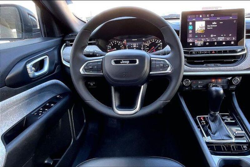 Used 2023 Jeep Compass LatitudeImage 4
