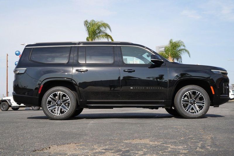 2026 Jeep Grand Wagoneer Image 8