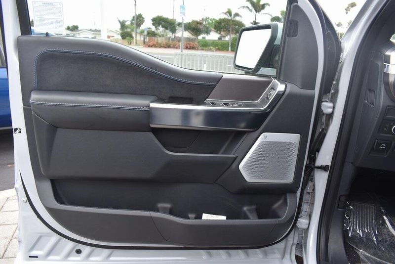 New 2025 Ford F-150 PlatinumImage 25