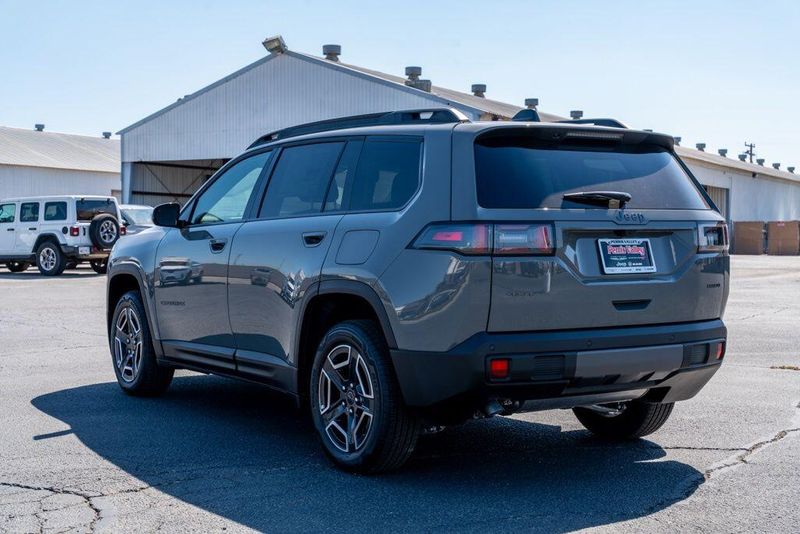 New 2026 Jeep Cherokee LaredoImage 5