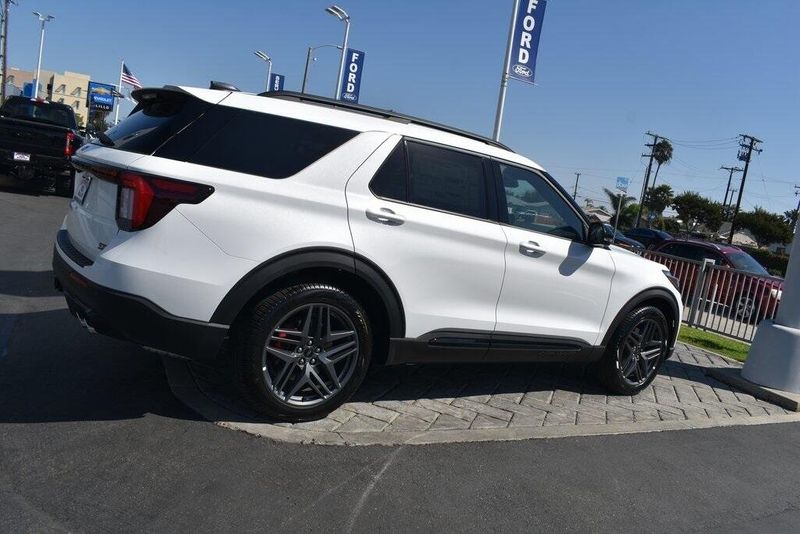 New 2025 Ford Explorer STImage 2