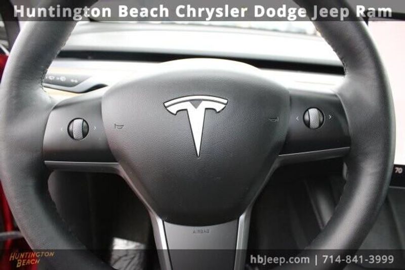 2022 Tesla Model Y Long RangeImage 12