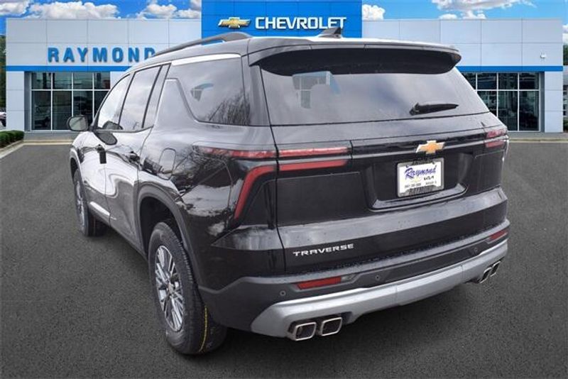 2025 Chevrolet Traverse LTImage 5
