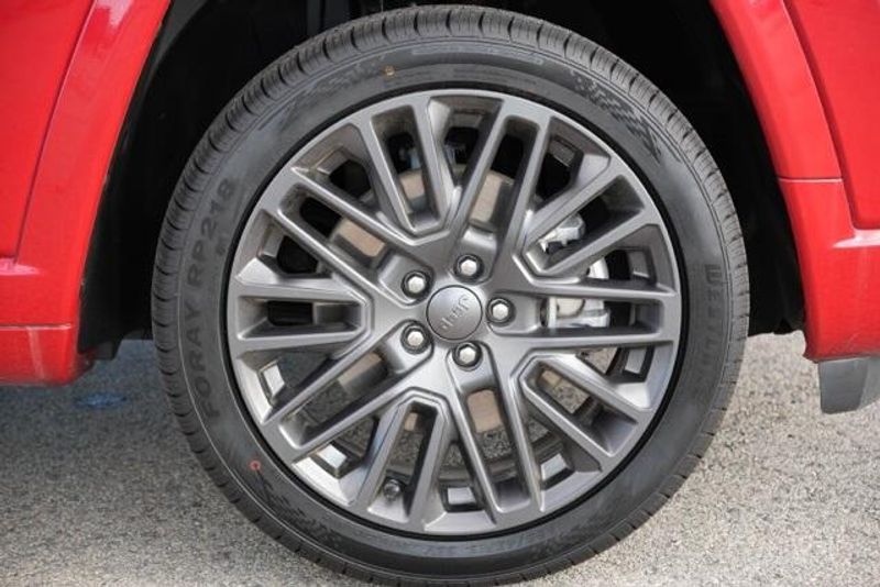 Used 2023 Jeep Compass LimitedImage 9