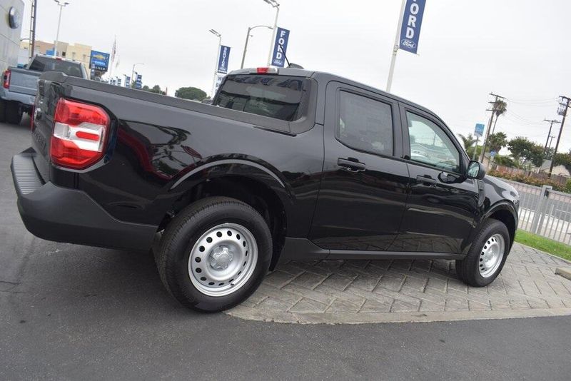 New 2025 Ford Maverick XLImage 2