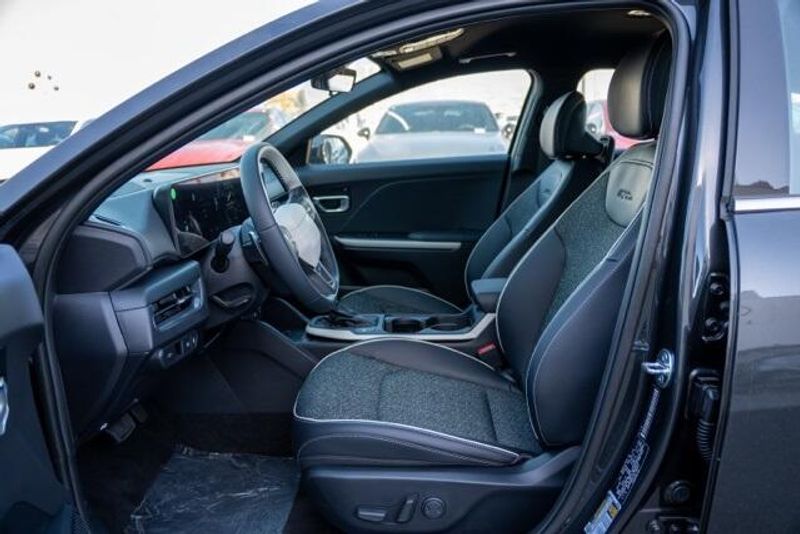New 2025 Kia K4 GT-LineImage 10
