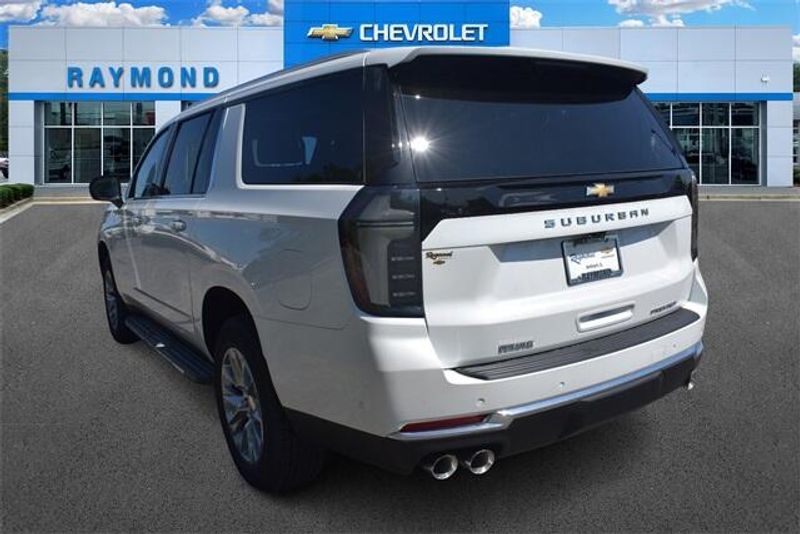 New 2025 Chevrolet Suburban PremierImage 5