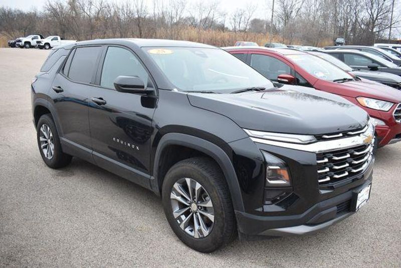 Used 2025 Chevrolet Equinox LTImage 11