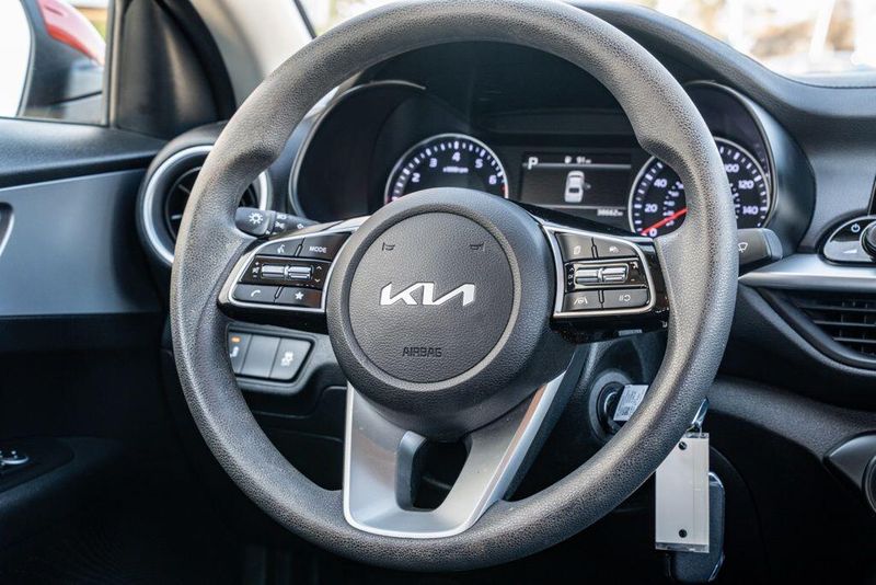 Used 2023 Kia Forte LXSImage 18