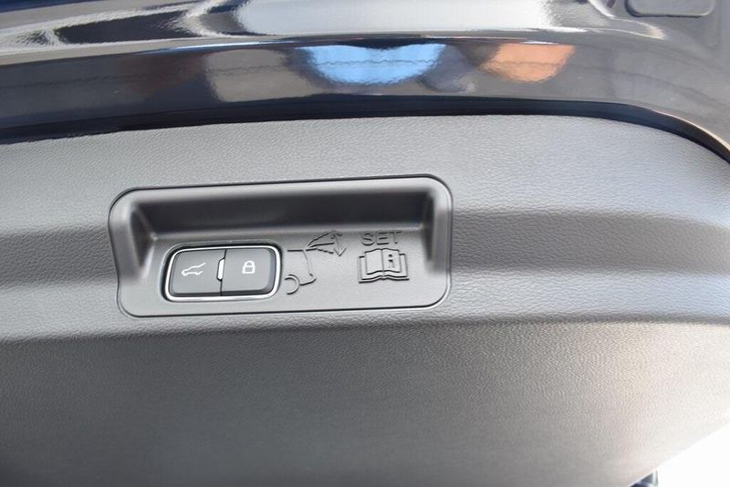 New 2025 Ford Explorer ActiveImage 6