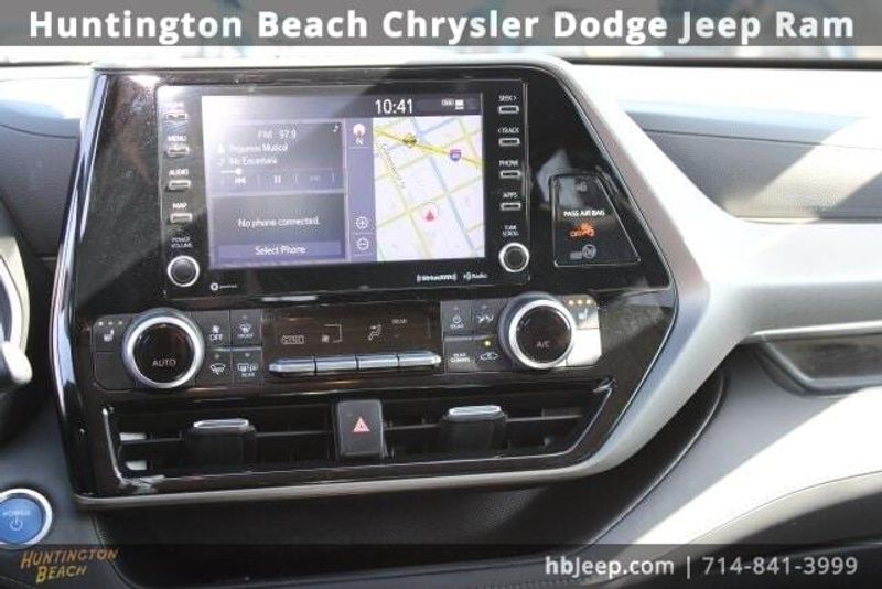 2021 Toyota Highlander Hybrid XLEImage 16
