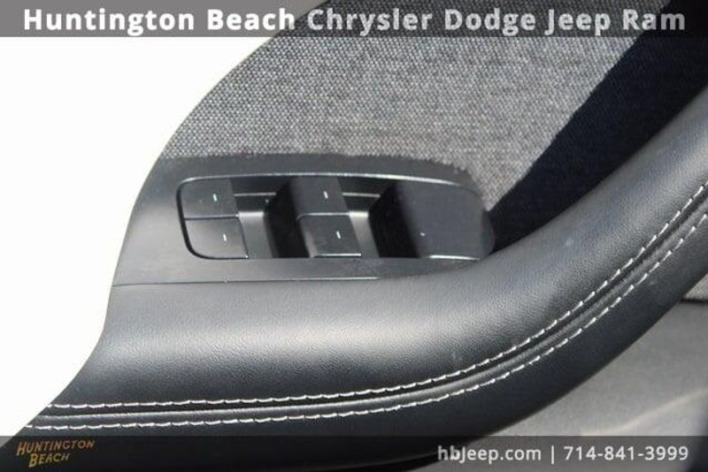 2022 Tesla Model X BaseImage 10