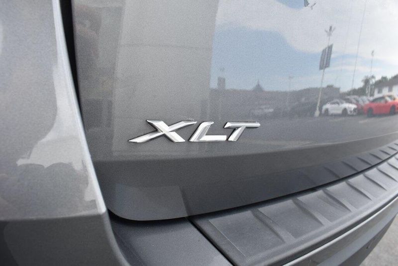 Used 2022 Ford Explorer XLTImage 8