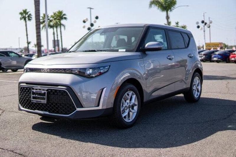 New 2025 Kia Soul LXImage 3