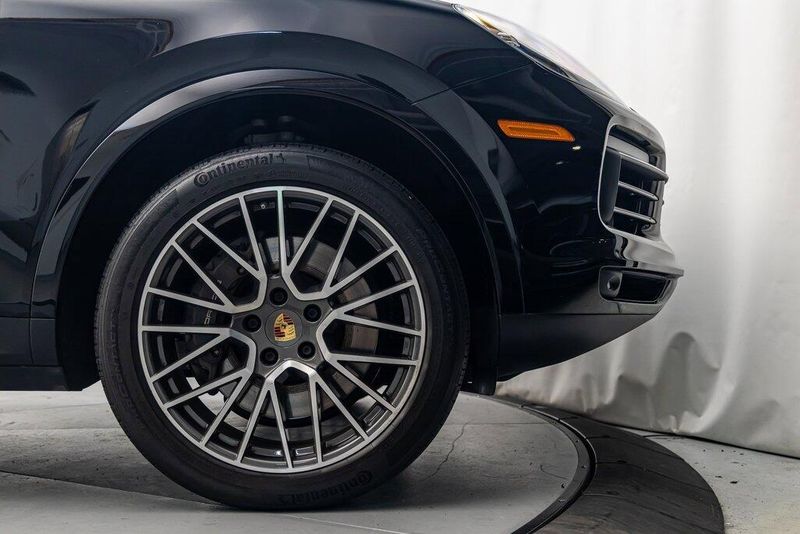 2021 Porsche Cayenne BaseImage 9