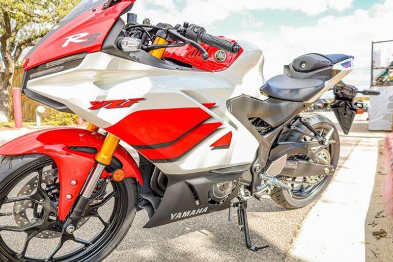 NEW 2026 YAMAHA YZFR3 ABS 70TH ANNIVERSARY EDITION Image 4