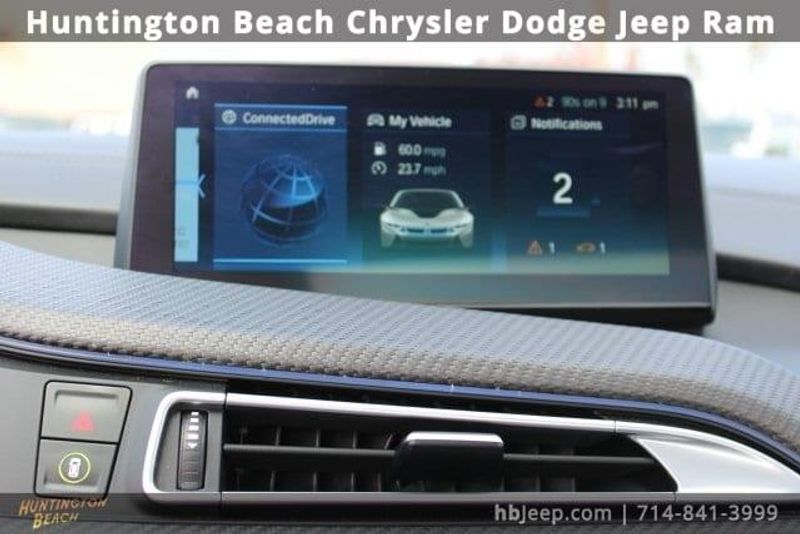 2019 BMW i8 BaseImage 28