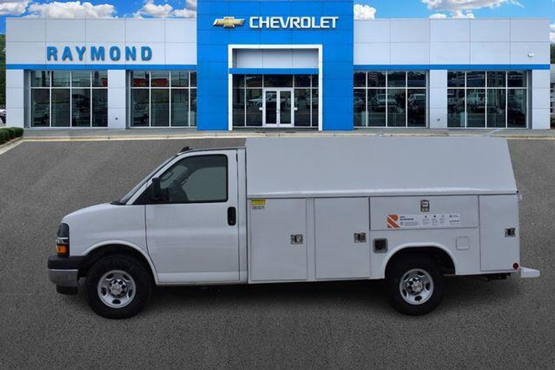 New 2025 Chevrolet Express 3500 Work VanImage 7