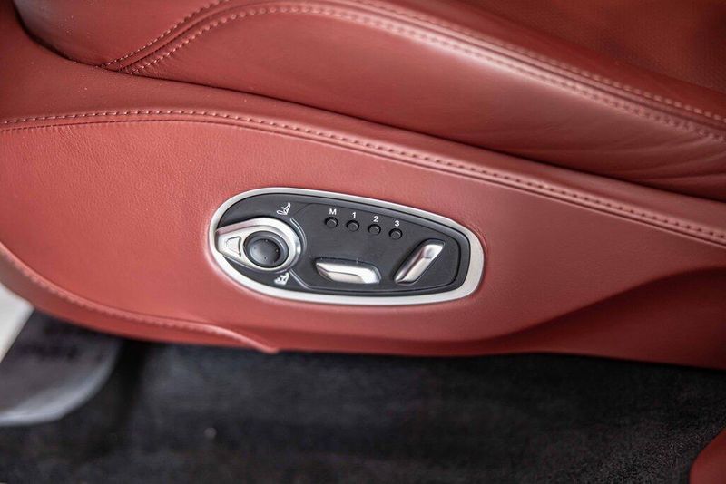 2021 Aston Martin DBX AM8 photo 22