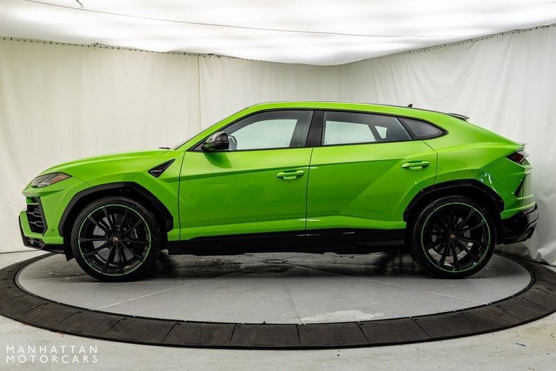 2021 Lamborghini Urus Pearl CapsuleImage 2