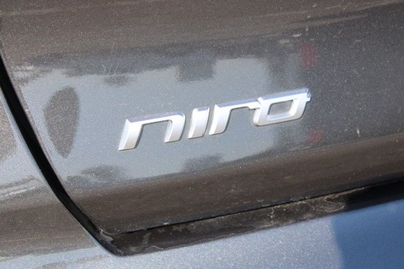 2022 Kia Niro Plug-In Hybrid EX PremiumImage 6