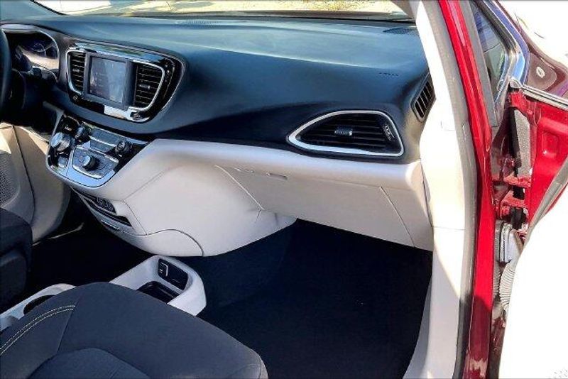 Used 2023 Chrysler Voyager LXImage 16