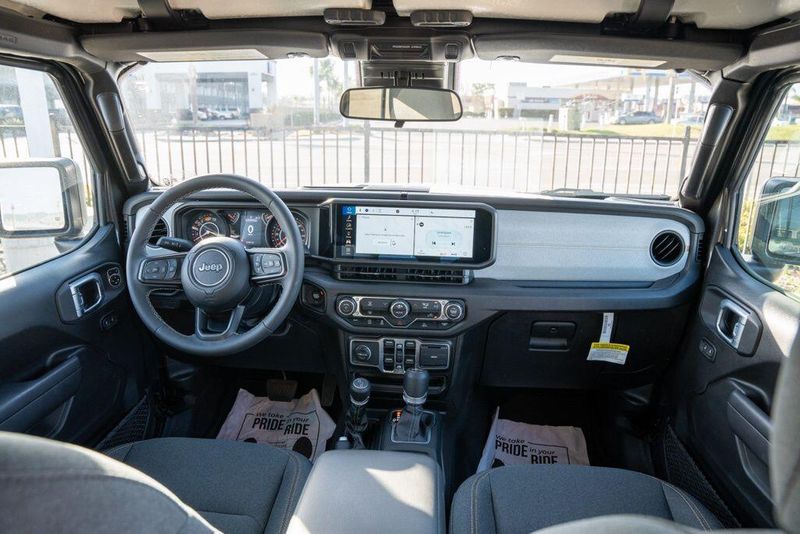 Used 2025 Jeep Wrangler Sport SImage 21