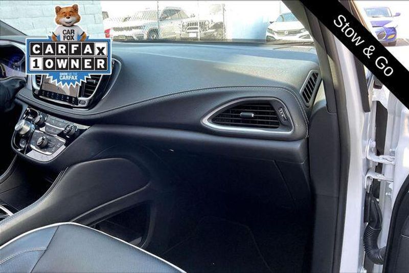 Used 2026 Chrysler Pacifica LimitedImage 16