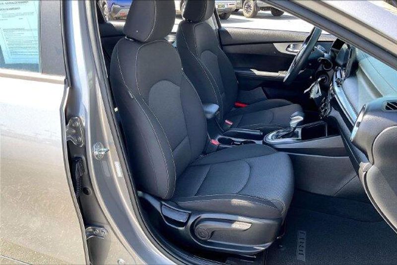 Used 2023 Kia Forte LXSImage 6