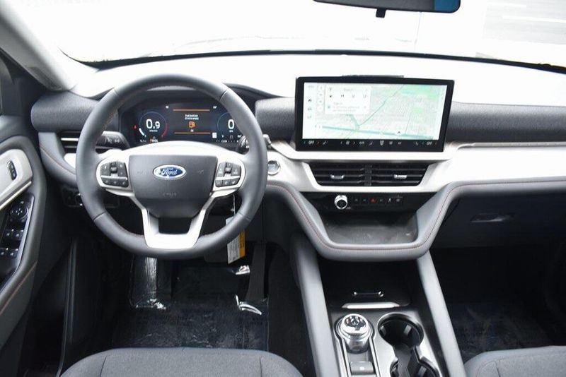 New 2025 Ford Explorer ActiveImage 12