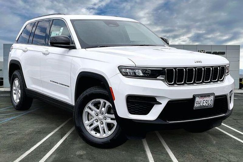 Used 2023 Jeep Grand Cherokee LaredoImage 12