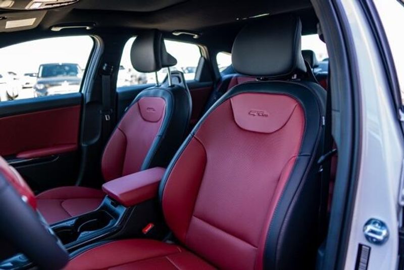 New 2025 Kia K4 GT-LineImage 11