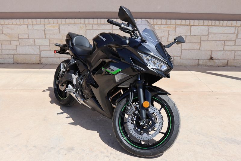 2025 KAWASAKI NINJA 650 METALLIC SPARK BLACK AND METALLIC FLAT SPARK BLACK 