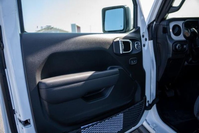 New 2025 Jeep Gladiator WillysImage 11