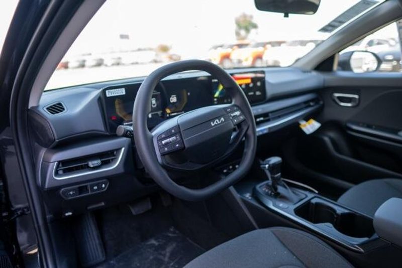 New 2025 Kia K4 LXSImage 10
